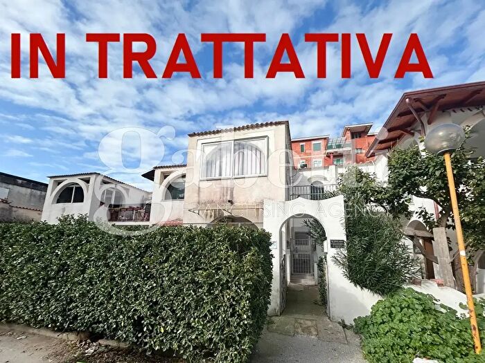 Appartamento trilocale in vendita in Viale dei Lillà, Castel Volturno