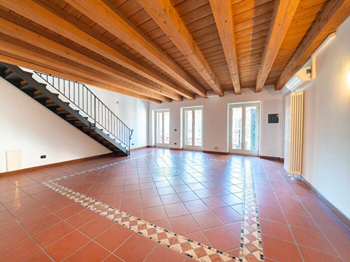 Appartamento quadrilocale in affitto in Corso Camillo Benso di Cavour, Centro Storico, Verona