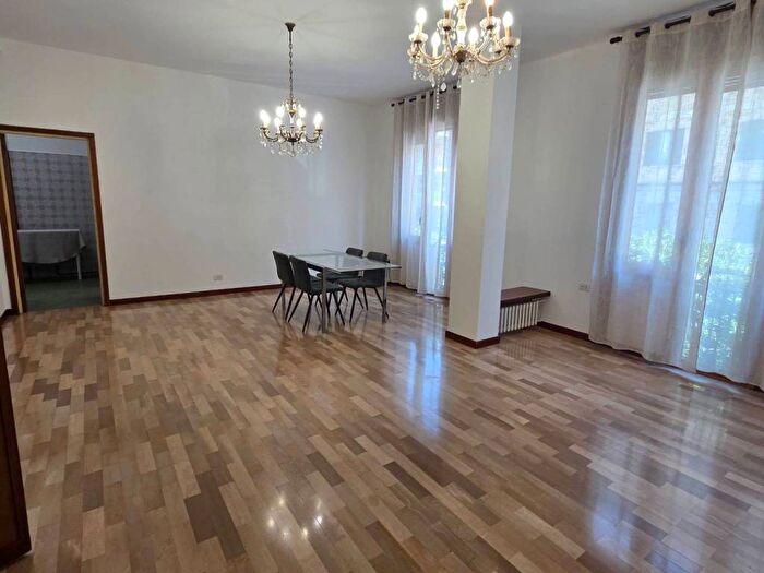 Appartamento quadrilocale in affitto in Via Pier Francesco Mola, Certosa, Milano