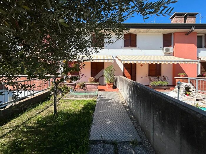 Casa con 6 locali in vendita in Isola Della Scala