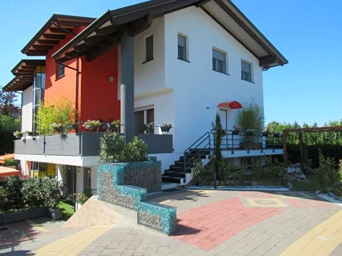 Casa con 6 locali in vendita in Via Venezia Rende, Rende