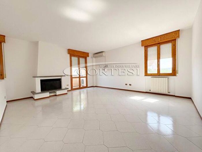 Appartamento quadrilocale in vendita in Via Amato, Mondolfo