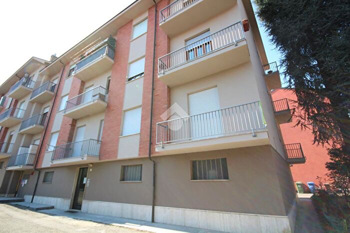 Appartamento trilocale in vendita in Via Cadorna, Alba