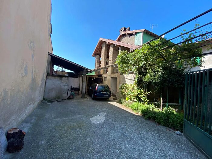 Casa con 10 locali in vendita in Fraz Rossa, Galbiate