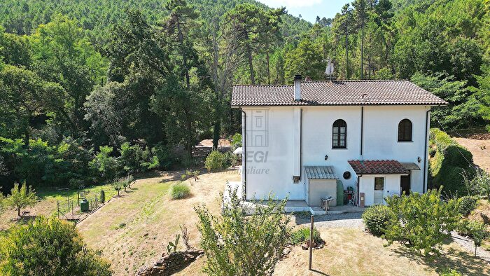Casa con 7 locali in vendita in Via di Tiglio, Capannori