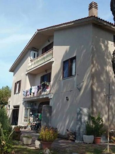 Casa con 6 locali in vendita in Via delle Grotte, Morlupo