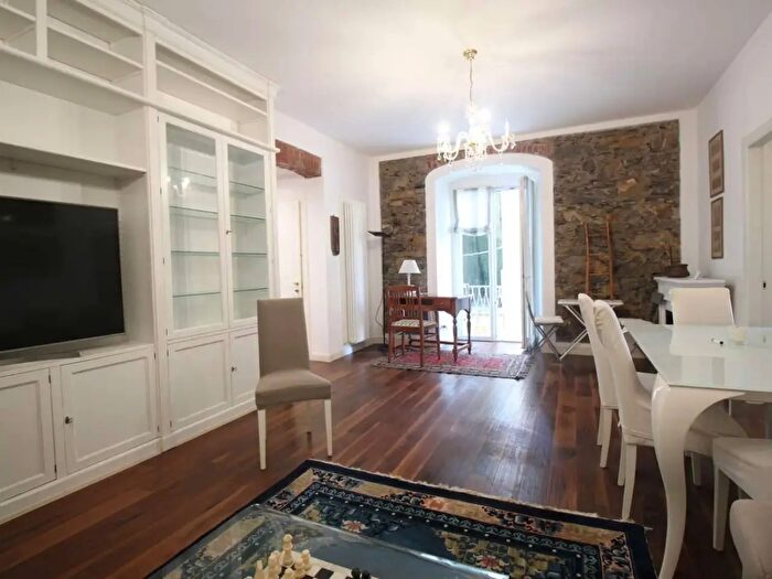 Appartamento con 7 locali in affitto in Via Acquarone, Genova