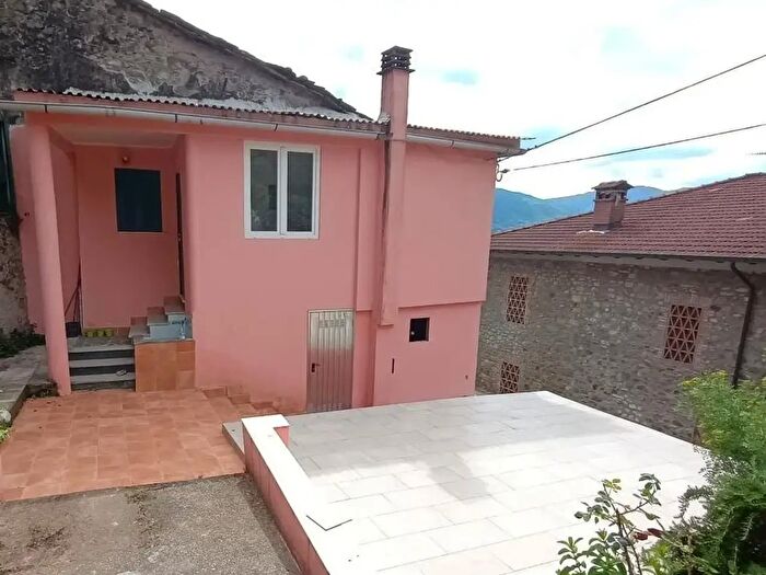 Casa quadrilocale in vendita in Villafranca In Lunigiana