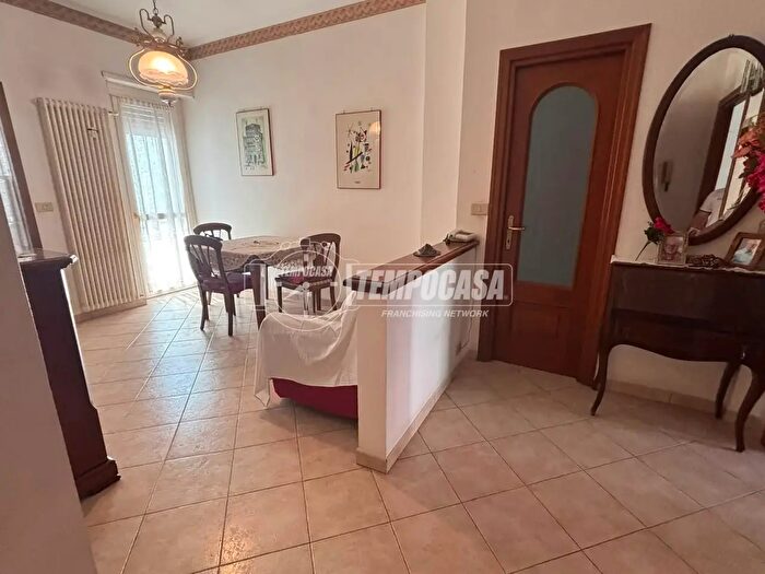 Appartamento trilocale in vendita in Via Vipacco, Torino