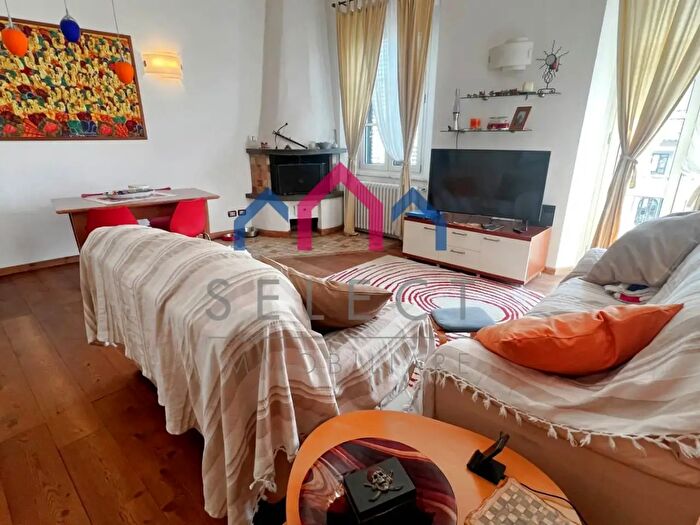 Appartamento con 8 locali in vendita in Borgo A Mozzano