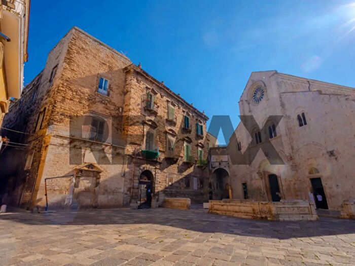 Appartamento trilocale in vendita in Piazza Cattedrale, Bitonto