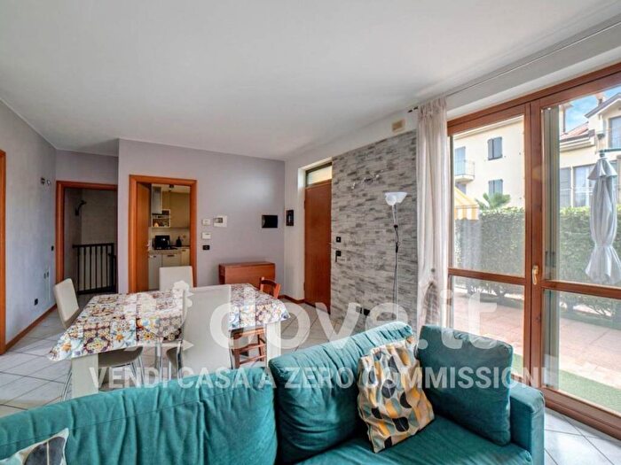 Appartamento trilocale in vendita in Via Gioacchino Rossini, Solza