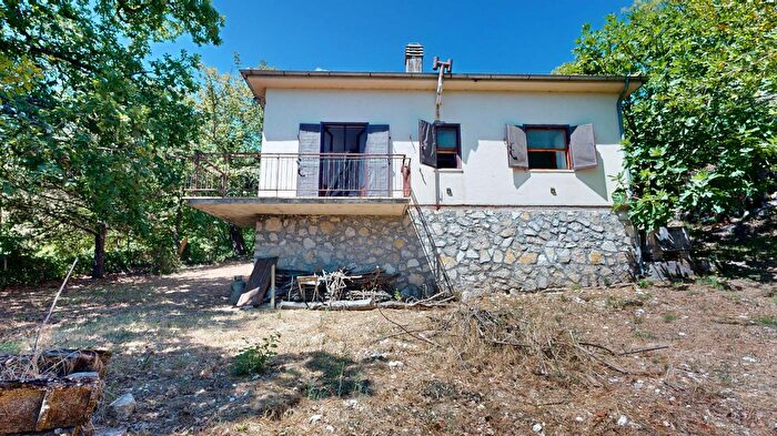 Casa trilocale in vendita in Via S Pastore, Greccio