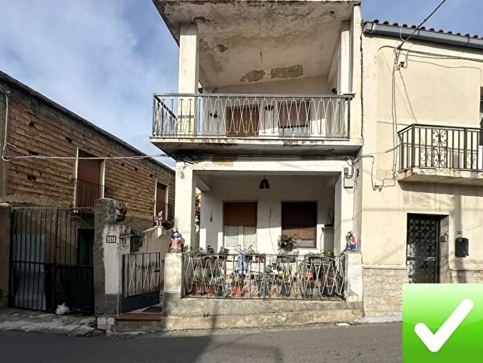Casa con 7 locali in vendita in Reggio Calabria