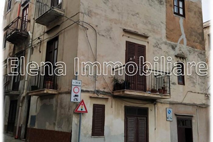 Casa con 10 locali in vendita in Alcamo
