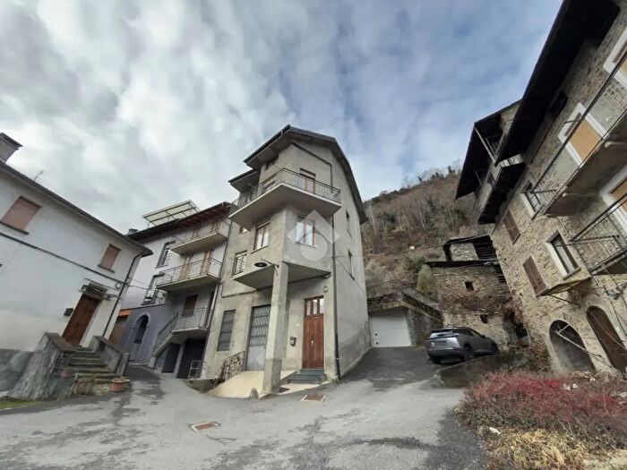 Casa con 6 locali in vendita in Via Roveschiera, Grosotto