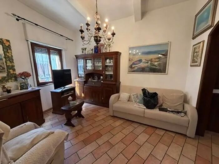 Casa con 5 locali in vendita in Via Coppino, Viareggio
