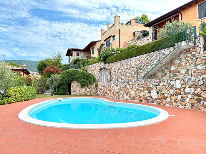 Appartamento trilocale in vendita in Via Vittorio Veneto, Costermano