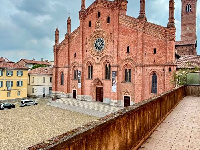 Appartamento quadrilocale in affitto in Centro Storico, Pavia