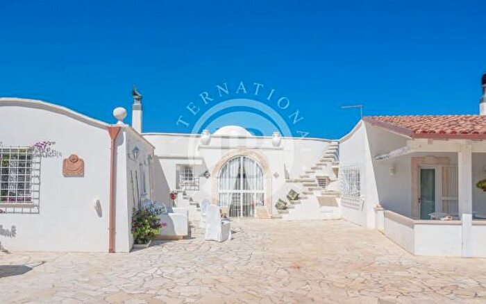 Casa con 6 locali in vendita in Ostuni