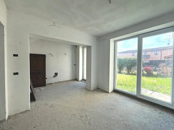 Appartamento con 5 locali in vendita in Via Nicelli, Lugagnano Val DArda