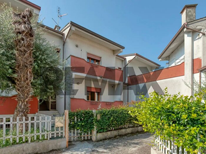 Casa con 6 locali in vendita in Borgo Veneto