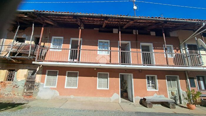 Casa con 6 locali in vendita in Casale Trucchi, Zubiena