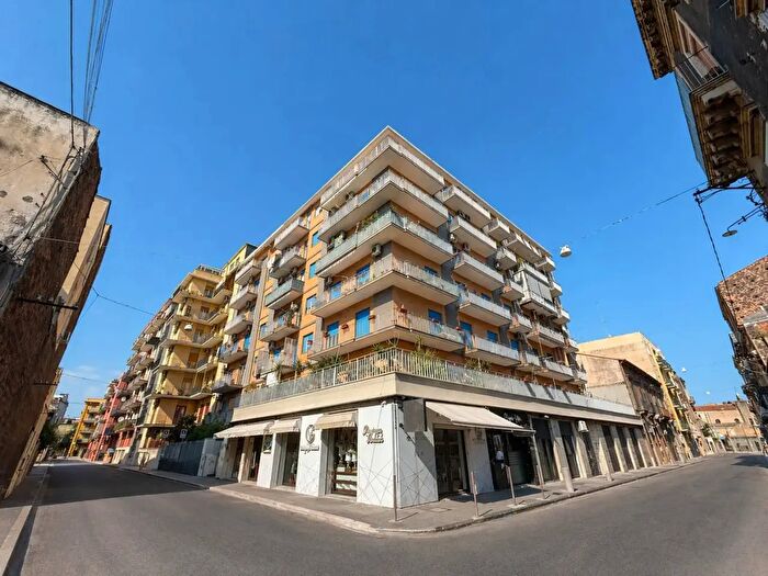 Appartamento quadrilocale in vendita in Via Santa Maria della Catena, Catania
