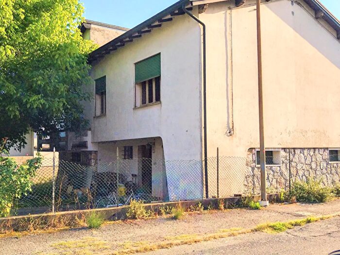 Casa con 5 locali in vendita in Guastalla
