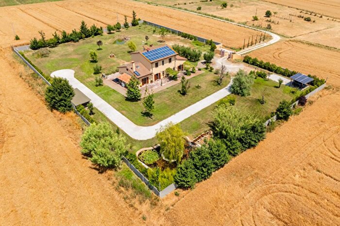 Casa con 10 locali in vendita in Cascina