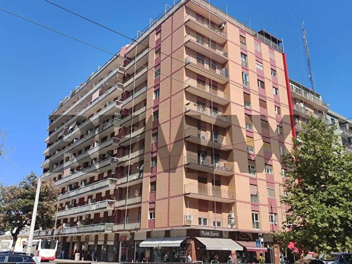 Appartamento con 5 locali in vendita in Viale Unita' d'Italia, Bari