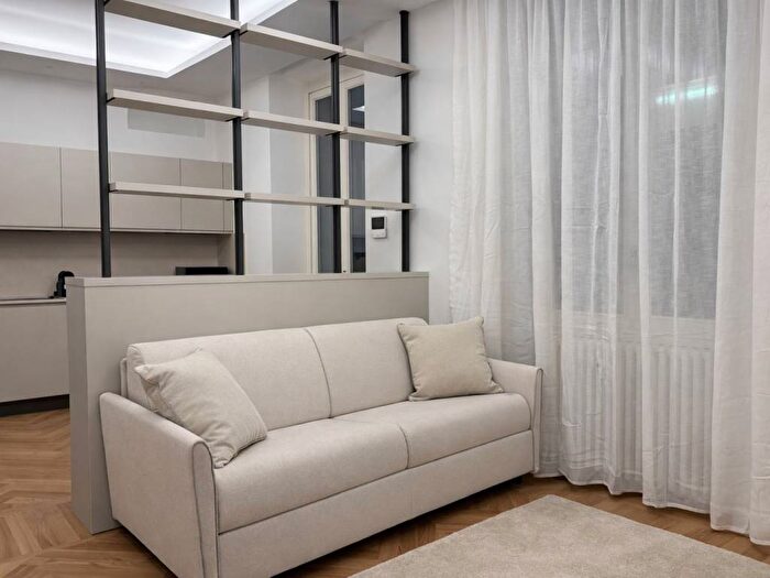 Appartamento monolocale in affitto in Via San Primo, Palestro, Milano