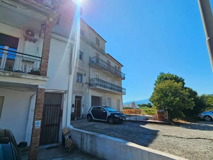 Appartamento quadrilocale in affitto in Via Cilea, Montepaone