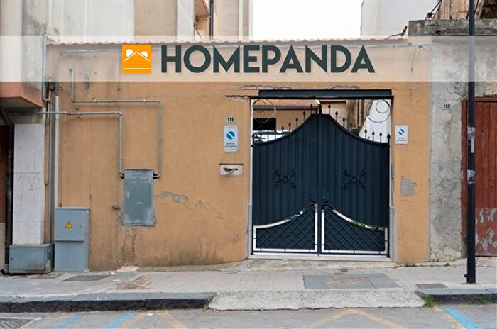 Casa con 9 locali in vendita in Viale Generale Ciancio, Piazza Armerina