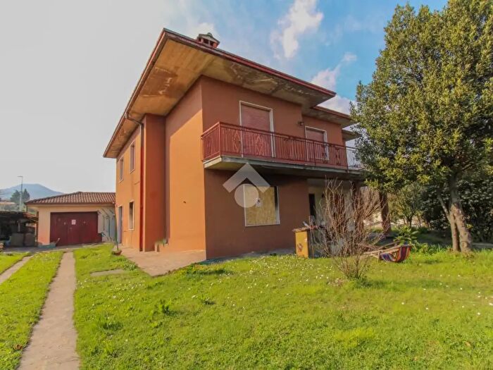Casa con 5 locali in vendita in Via Gazzolo, Gavardo