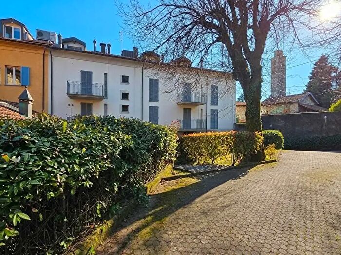 Appartamento trilocale in vendita in Via Regina, Tremezzina