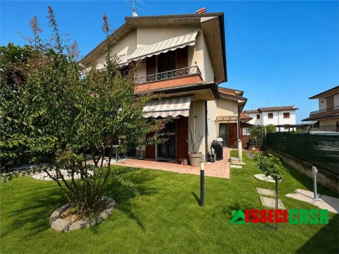 Casa quadrilocale in vendita in Via De Curtis, Arzago D'Adda