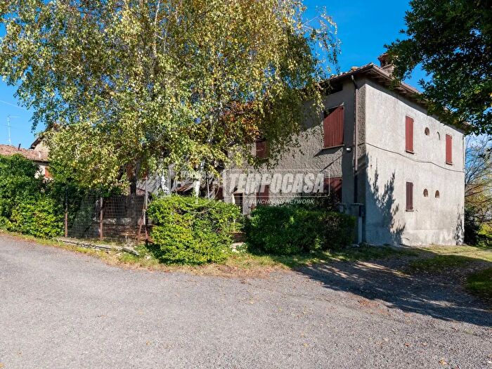 Appartamento quadrilocale in vendita in Baiso