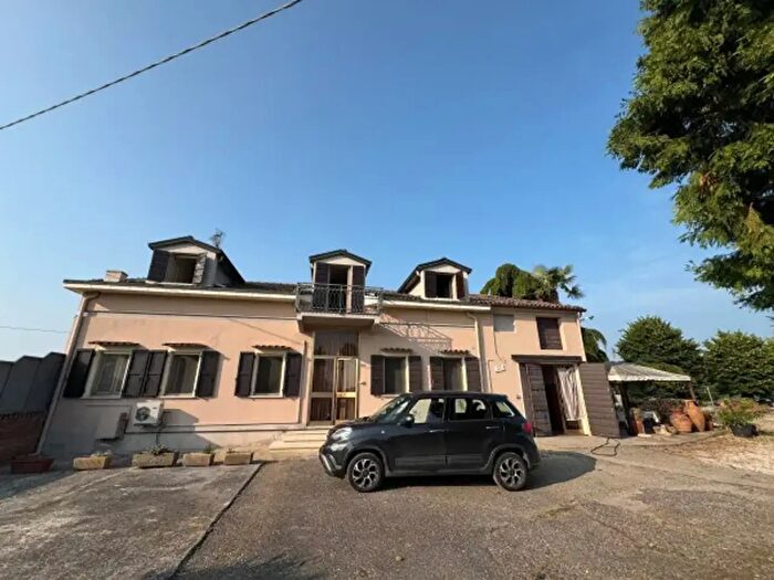 Casa con 6 locali in vendita in Via Stradone Imperiale, San Giovanni Del Dosso