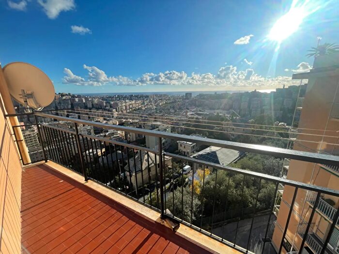 Appartamento con 6 locali in affitto in Via Giglioli, Genova