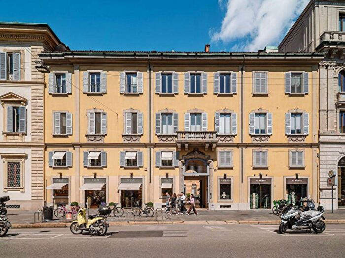 Appartamento trilocale in affitto in Corso Venezia, Palestro, Milano