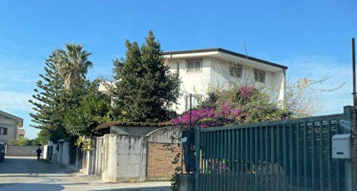 Casa con 6 locali in vendita in Via Rocca dei Dragoni, Mondragone