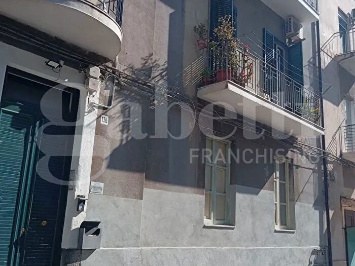 Appartamento quadrilocale in vendita in Via Santa Maria della Catena, Catania