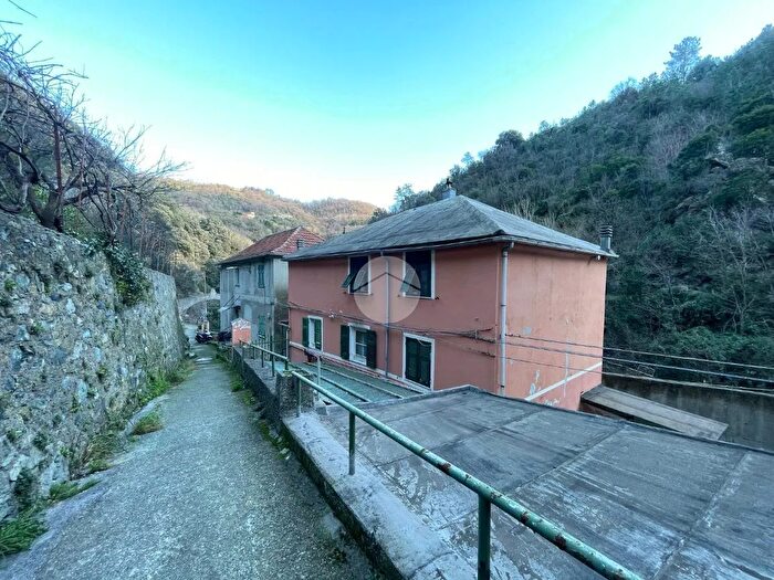 Appartamento trilocale in vendita in Via Profondo, Genova