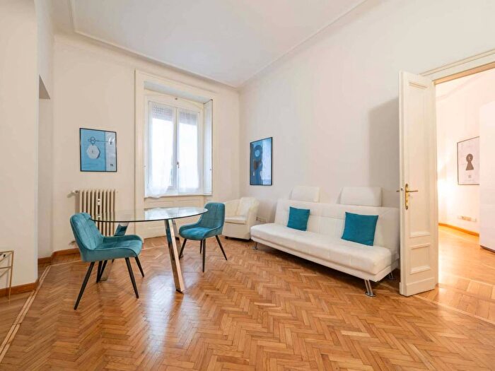Appartamento trilocale in affitto in Via Francesco Sforza, Quadronno Crocetta, Milano