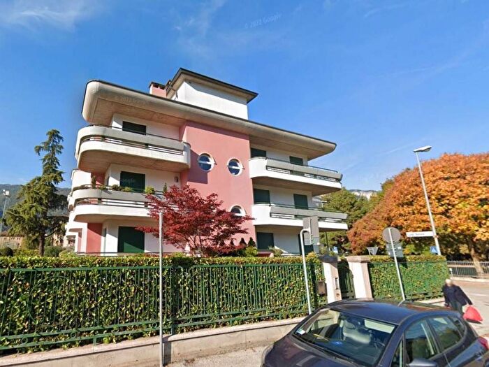 Appartamento trilocale in affitto in Via Lavisotto, Maccani Campotrentino, Trento