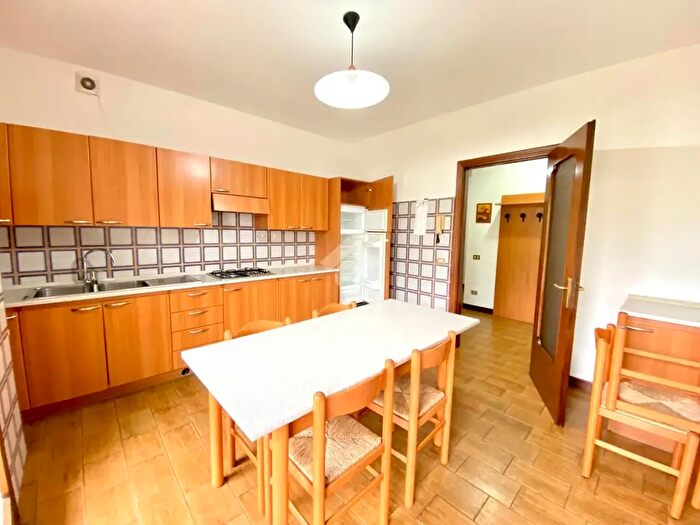 Appartamento quadrilocale in affitto in Via Piazza della Vittoria, Tezze Sul Brenta
