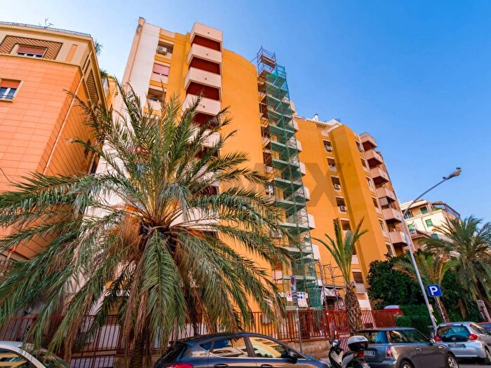 Appartamento quadrilocale in affitto in Viale Regina Margherita, Zisa, Palermo