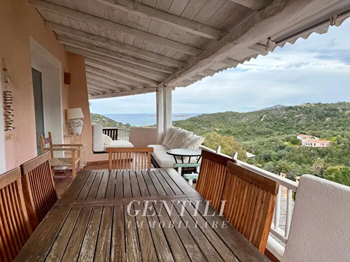 Appartamento trilocale in vendita in Arzachena