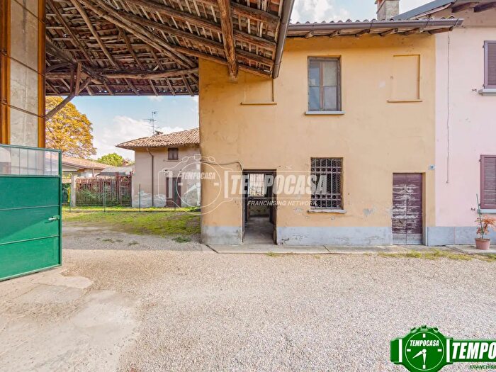 Casa bilocale in vendita in Via Cairoli, Linarolo